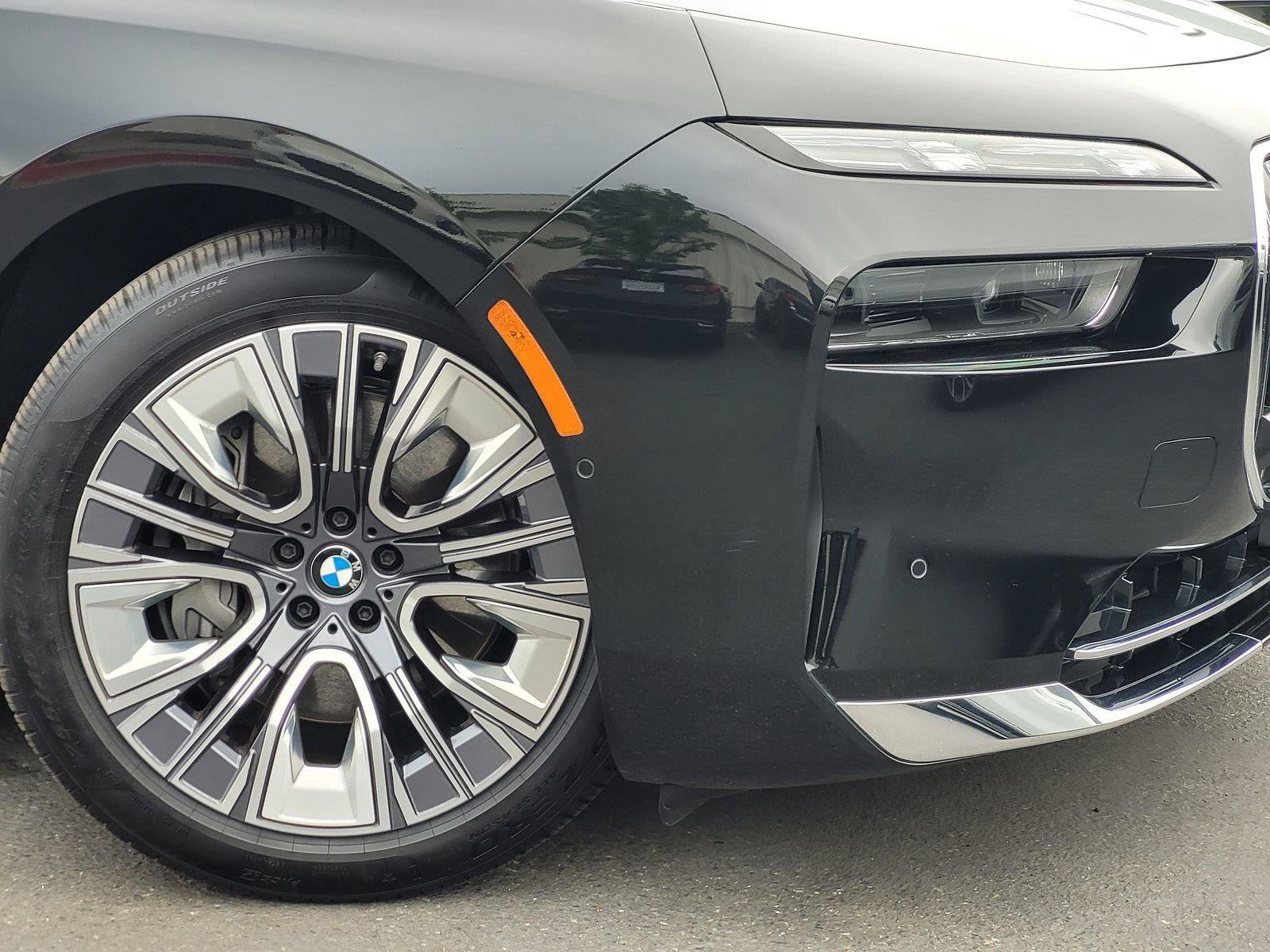 Used 2024 BMW i7 eDrive50 w/ Executive Package RWD image 5