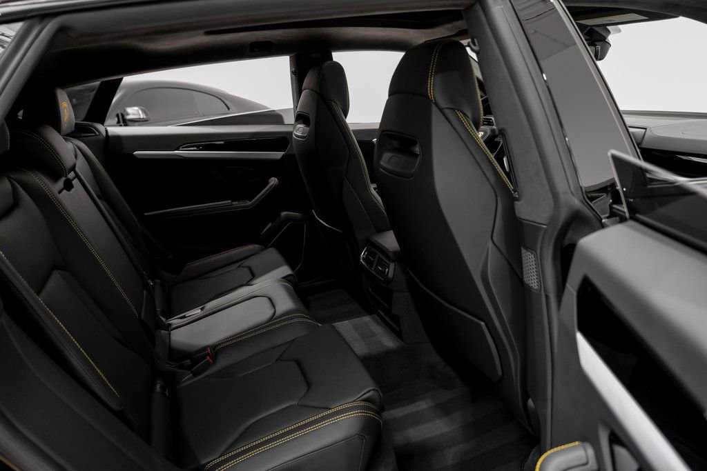 Used 2025 Lamborghini Urus SE image 37