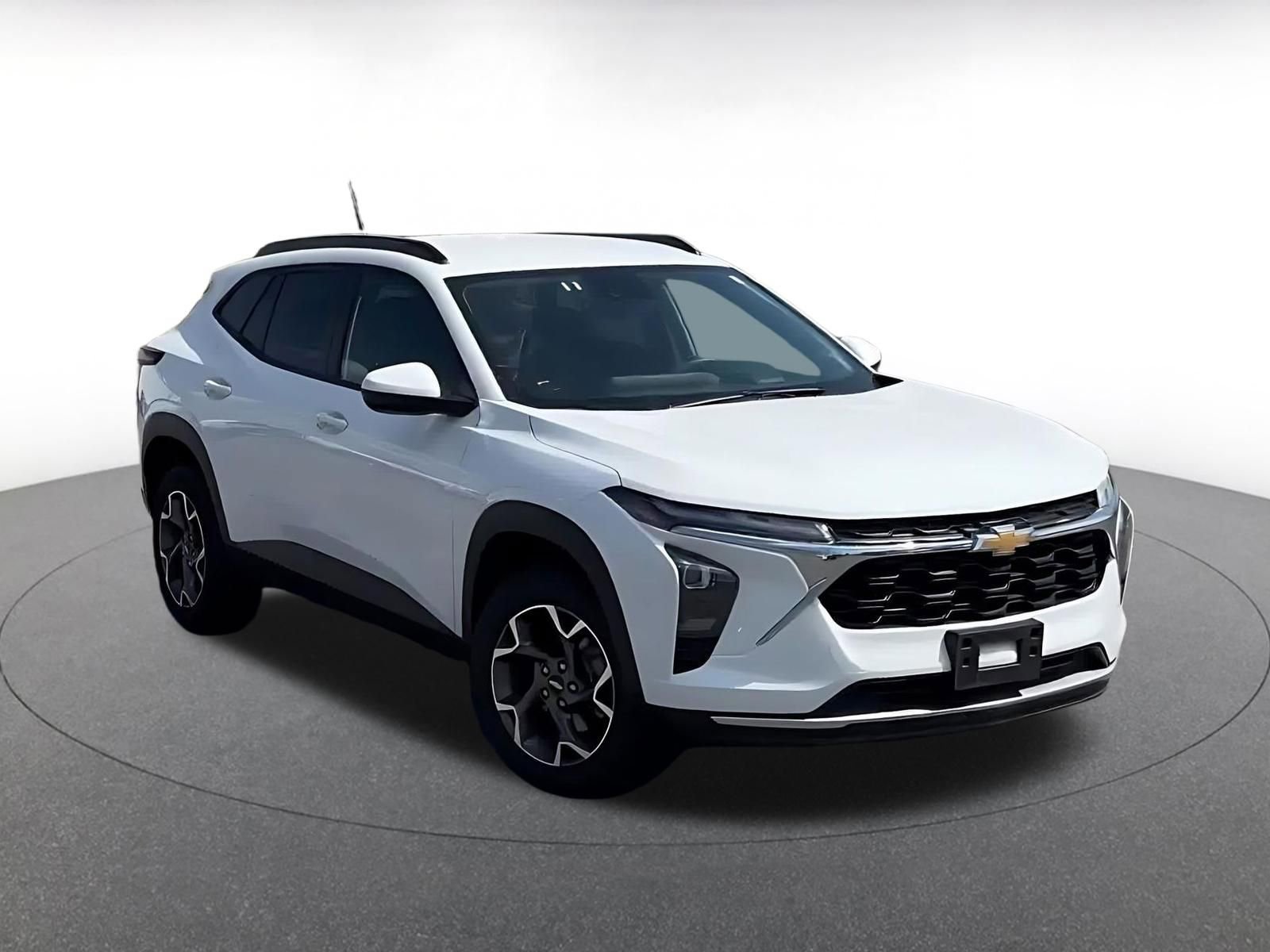 Used 2025 Chevrolet Trax LT image 3