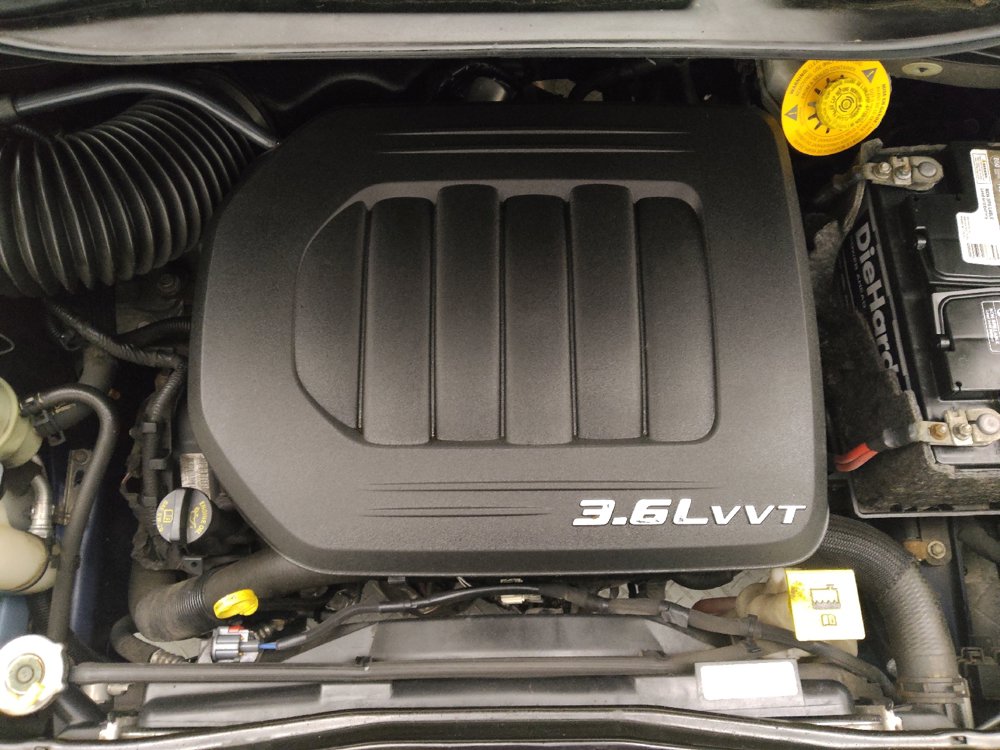 Used 2015 Chrysler Town & Country Touring FWD image 30