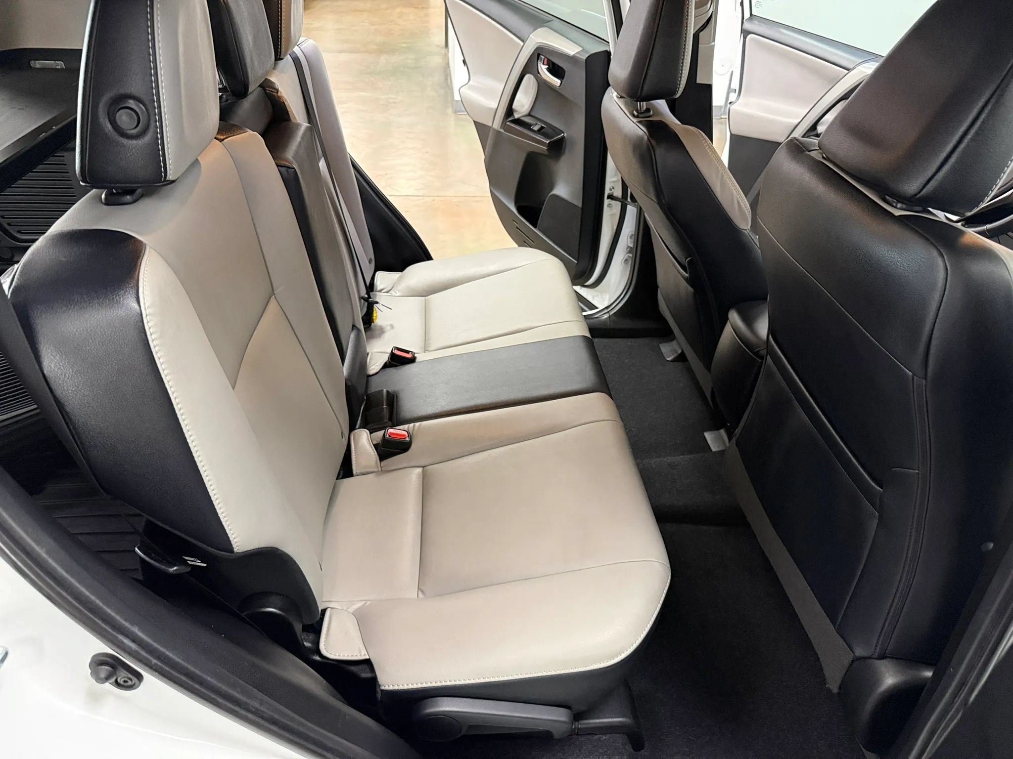 Used 2018 Toyota RAV4 Limited w/ Advanced Technology Package AWD/4WD image 15