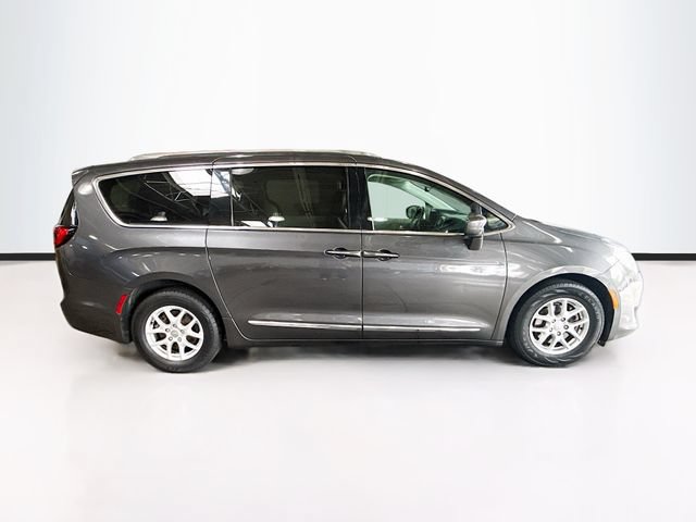 Used 2020 Chrysler Pacifica Touring-L FWD image 5