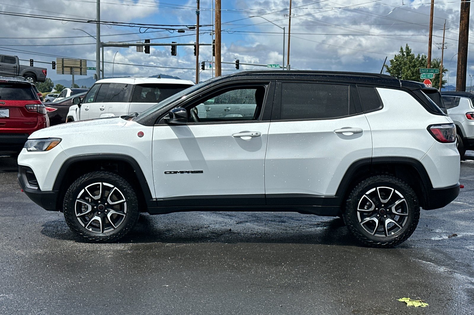 Used 2025 Jeep Compass Trailhawk w/ Trailer Tow Group AWD/4WD image 7