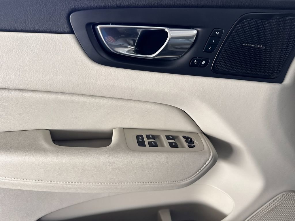 Certified 2023 Volvo XC60 B5 Plus w/ Climate Package AWD/4WD image 10