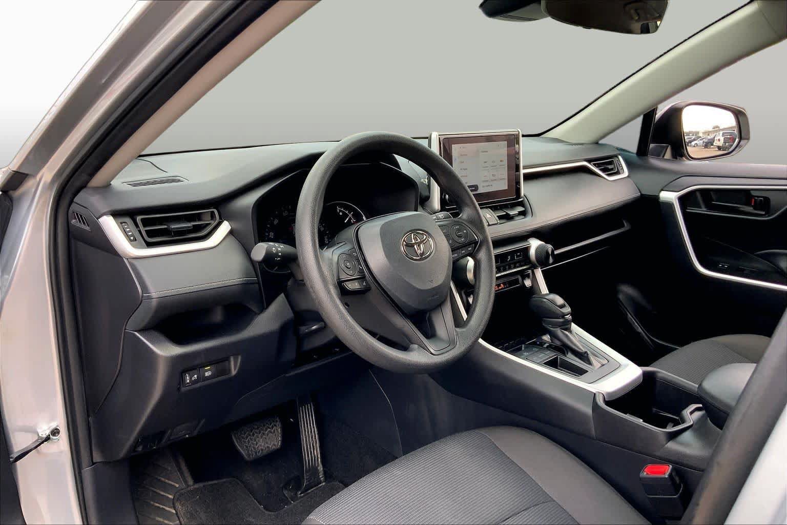 Used 2025 Toyota RAV4 LE FWD image 17