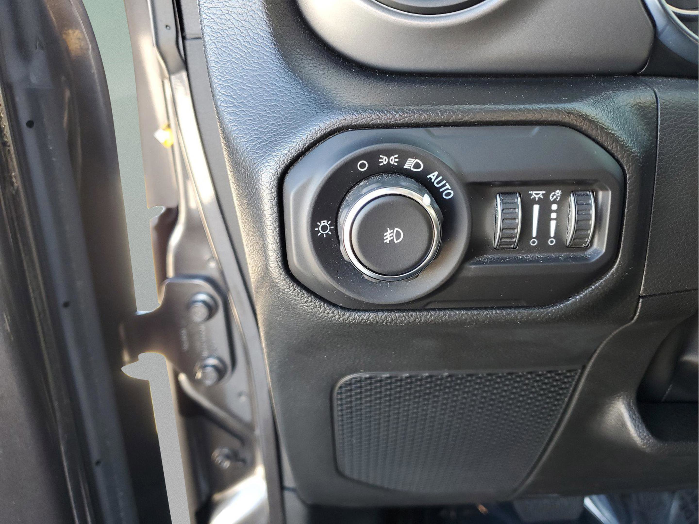 Used 2022 Jeep Wrangler Sport S image 27