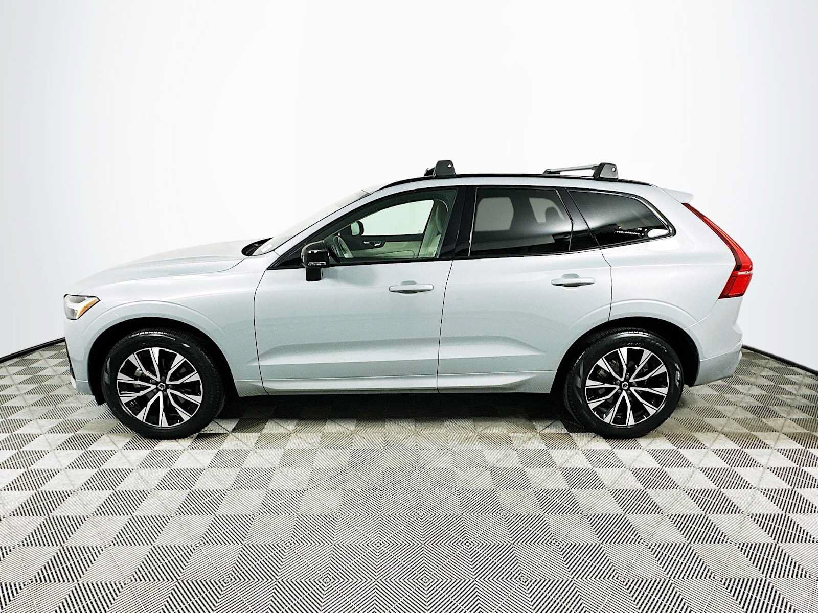 Used 2024 Volvo XC60 B5 Core w/ Climate Package AWD/4WD image 4