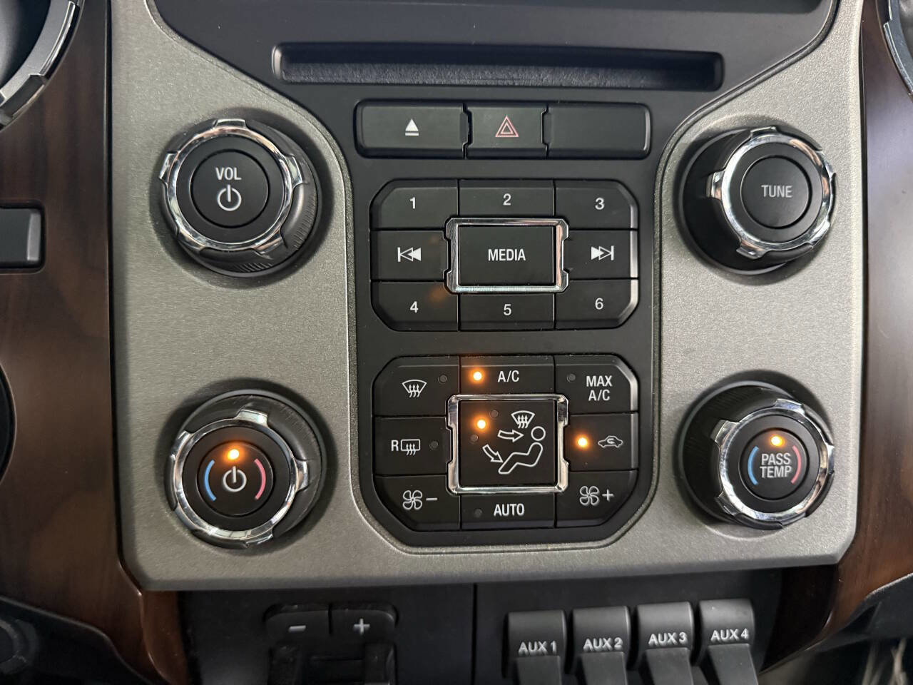 Used 2016 Ford F250 Lariat w/ Lariat Ultimate Package image 28