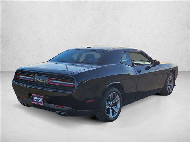 Used 2016 Dodge Challenger SXT image 5