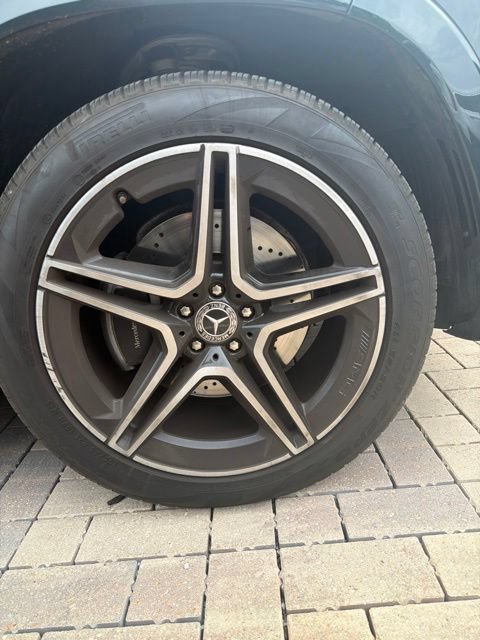 Used 2024 Mercedes-Benz GLS 450 4MATIC w/ AMG Line Exterior image 29