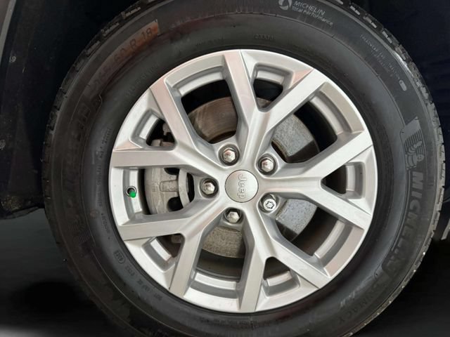 Used 2023 Jeep Grand Cherokee L Limited AWD/4WD image 35