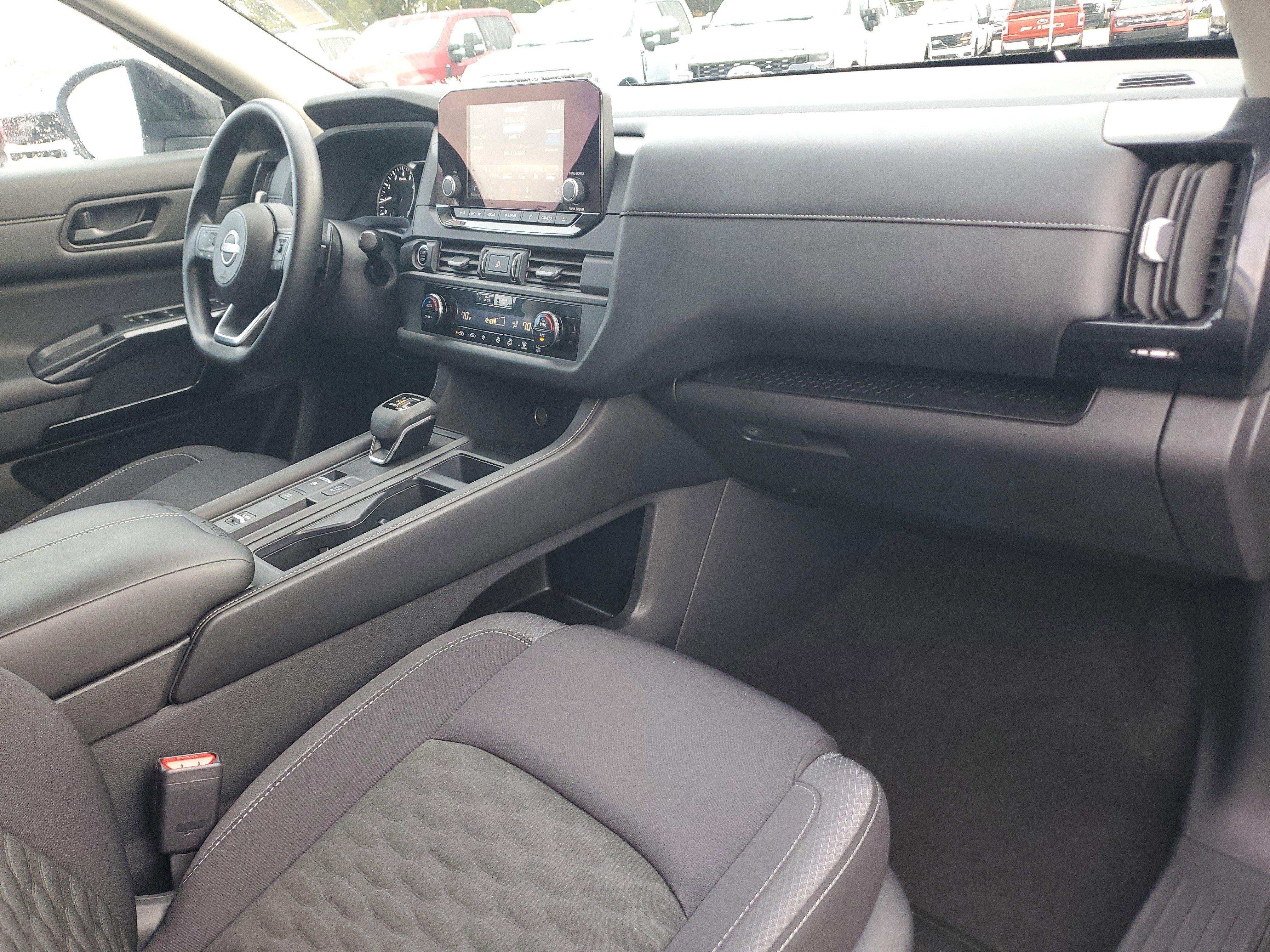 Used 2024 Nissan Pathfinder S image 13