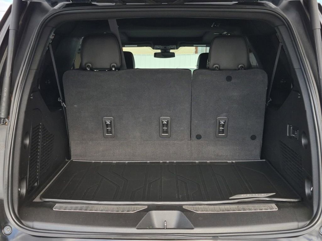 Used 2021 Chevrolet Suburban Z71 w/ Z71 Signature Package image 8