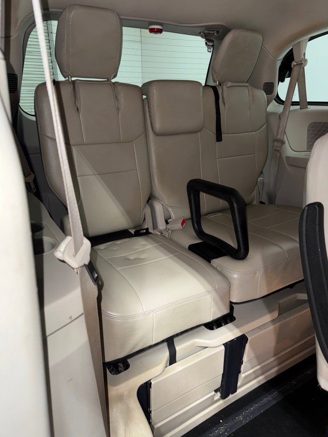 Used 2016 Dodge Grand Caravan SE w/ Quick Order Package 29E SE image 26