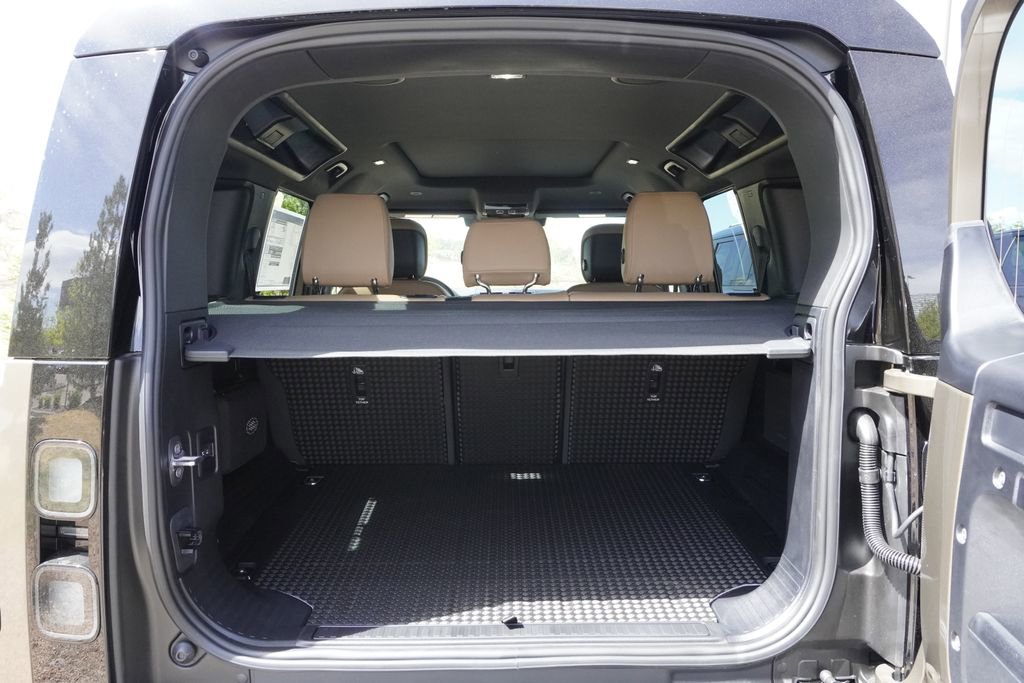 New 2026 Land Rover Defender 110 X-Dynamic SE AWD/4WD image 31