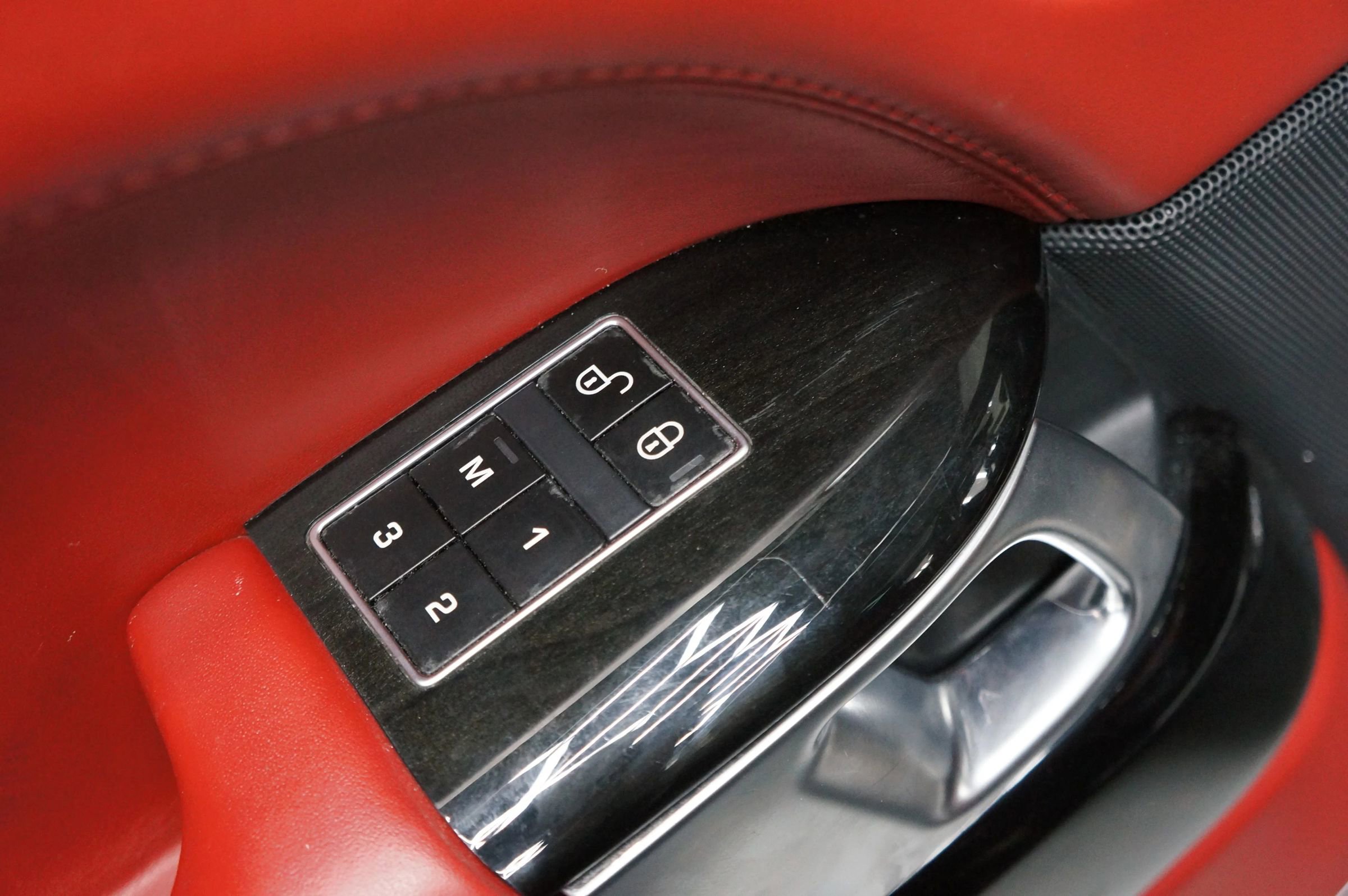 Used 2014 Land Rover Range Rover Autobiography image 28