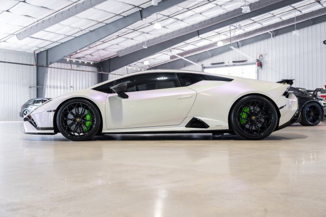 Used 2024 Lamborghini Huracan Tecnica image 3