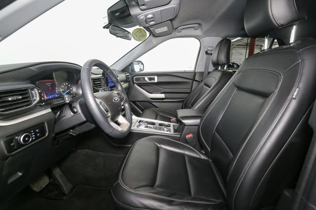Used 2023 Ford Explorer XLT w/ Equipment Group 202A AWD/4WD image 40