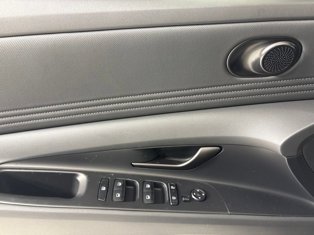 New 2026 Hyundai Elantra SEL Sport FWD image 17