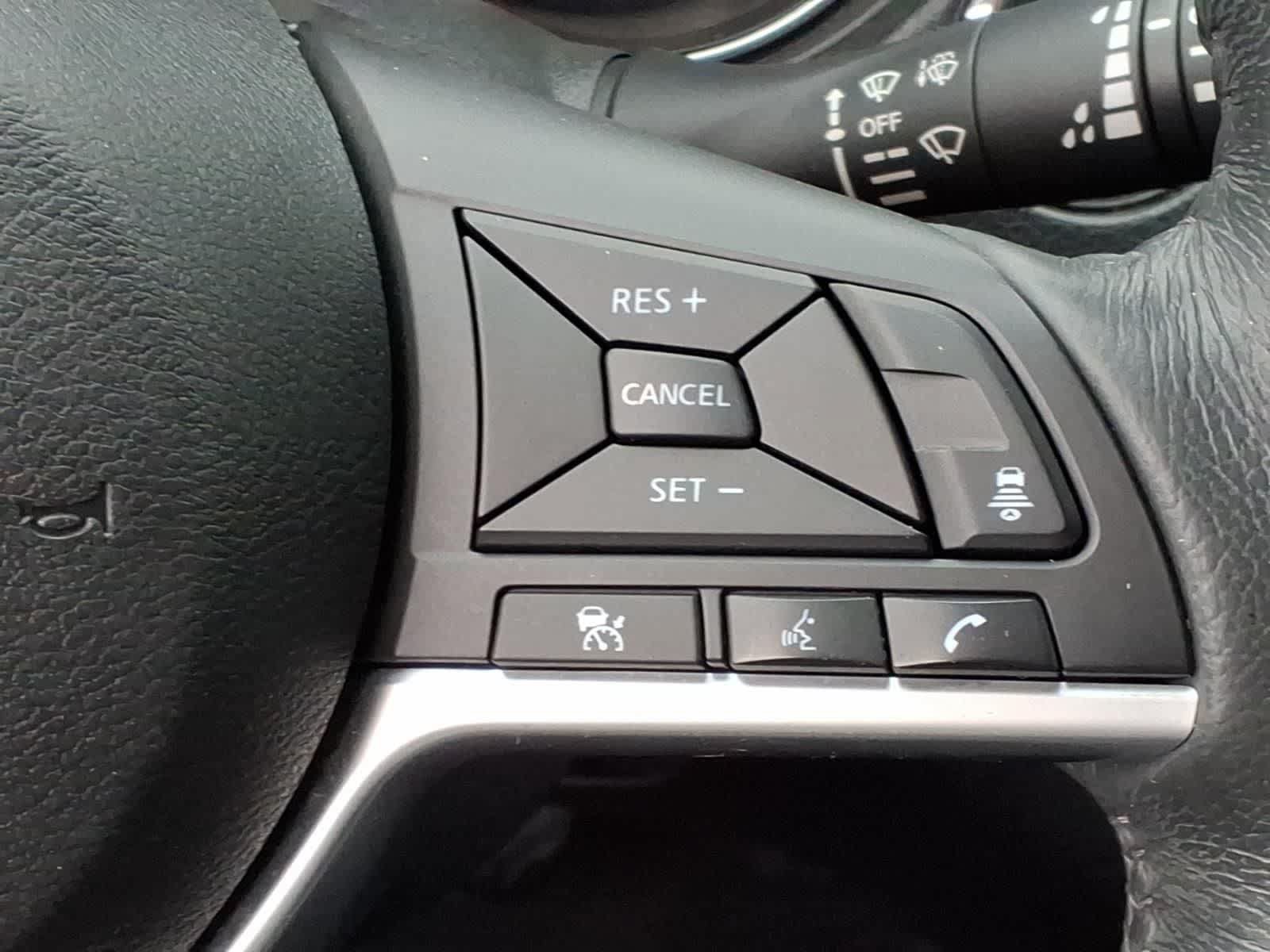 Used 2018 Nissan Rogue SV w/ Sun & Sound Touring Package FWD image 18