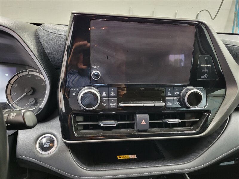 Used 2024 Toyota Highlander XLE AWD/4WD image 32