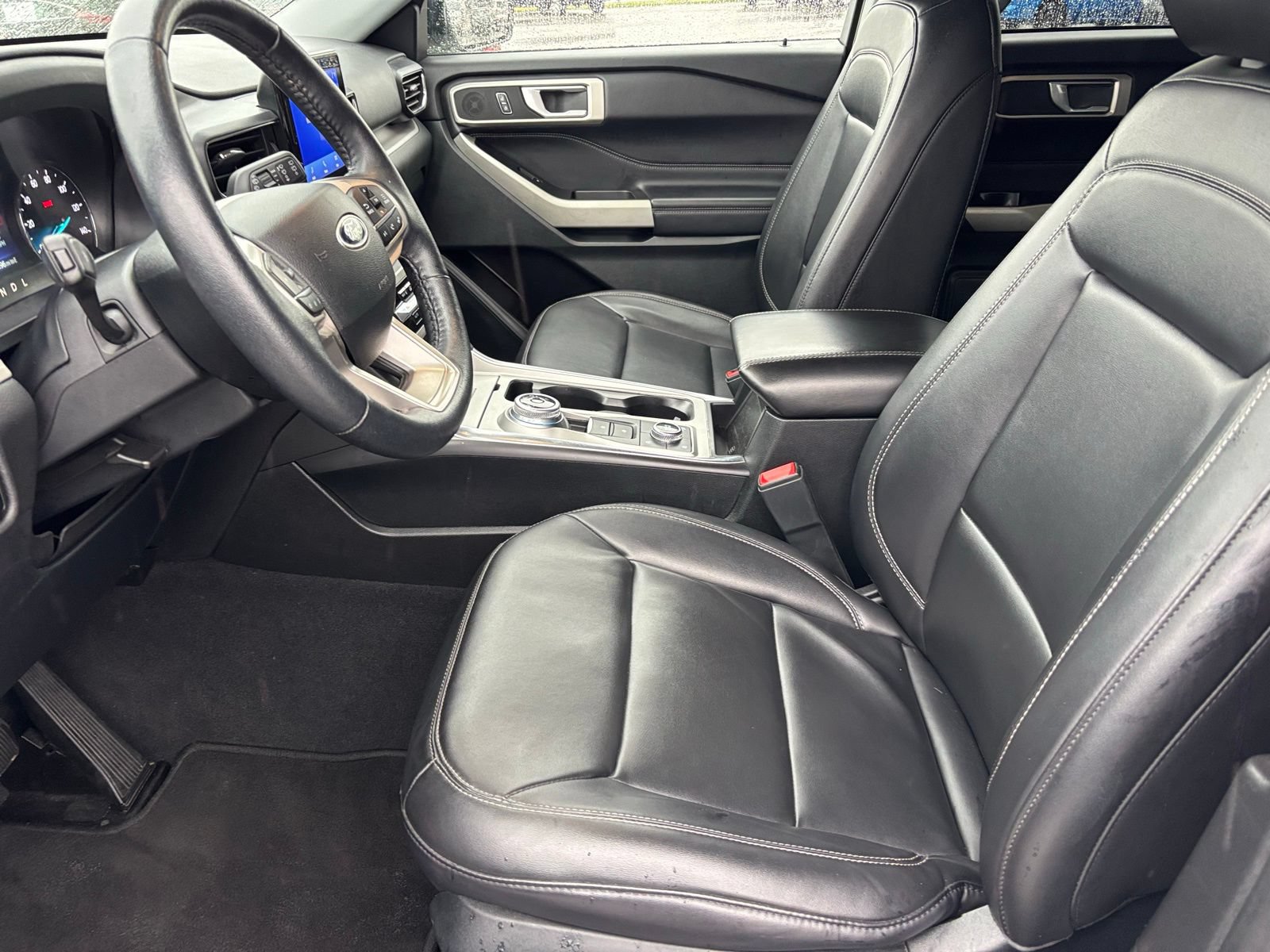 Used 2023 Ford Explorer XLT w/ Equipment Group 202A AWD/4WD image 18