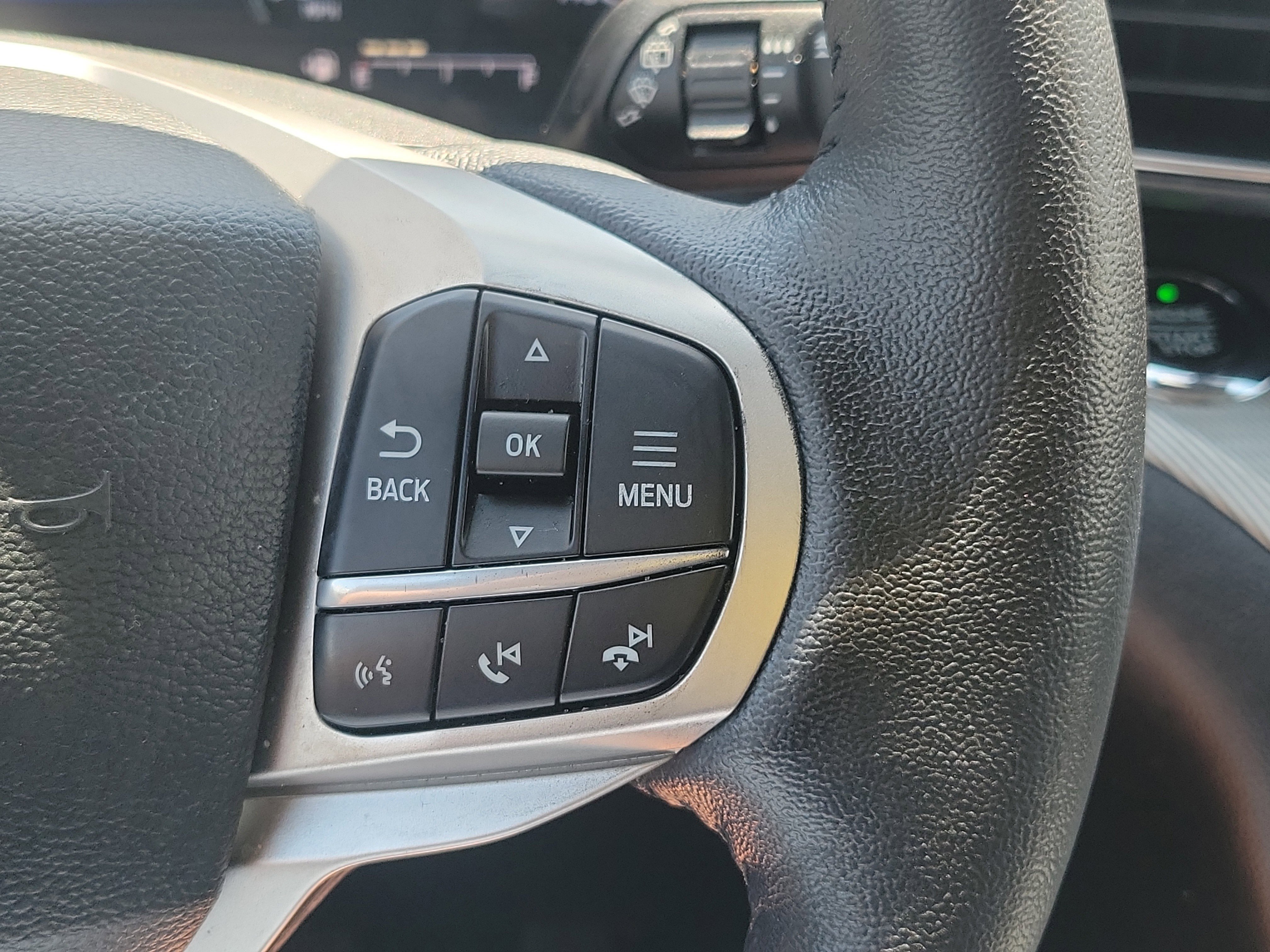 Used 2021 Ford Explorer XLT w/ Equipment Group 202A RWD image 28
