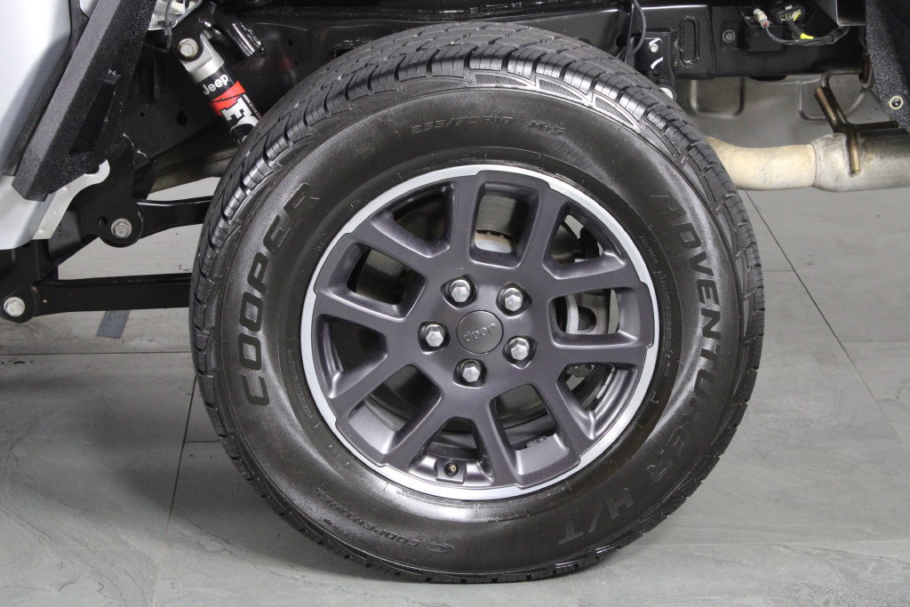 Used 2023 Jeep Gladiator Overland AWD/4WD image 14