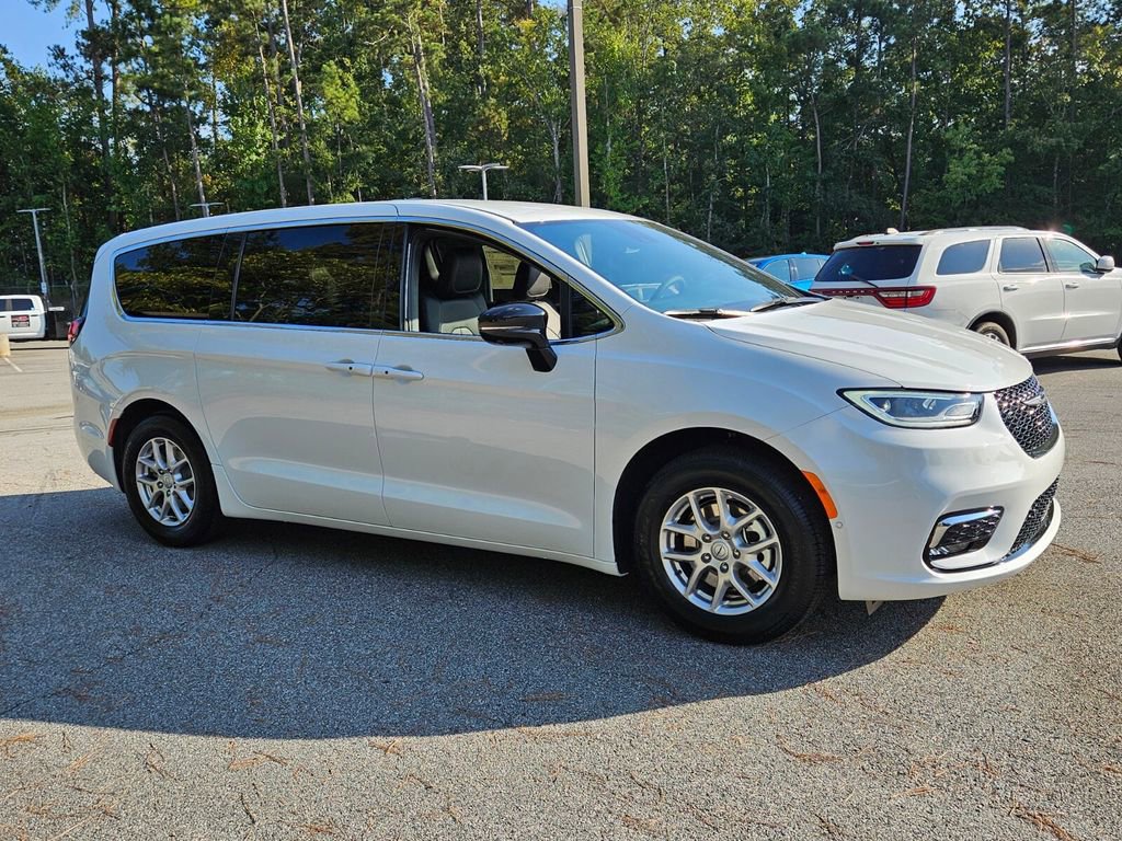 New 2026 Chrysler Pacifica Select
