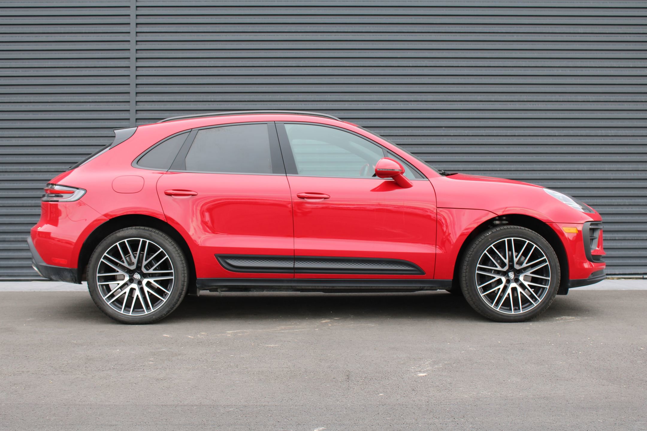 Used 2025 Porsche Macan image 8