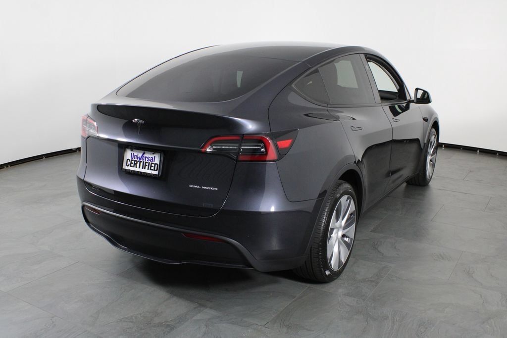 Used 2024 Tesla Model Y Long Range AWD/4WD image 3