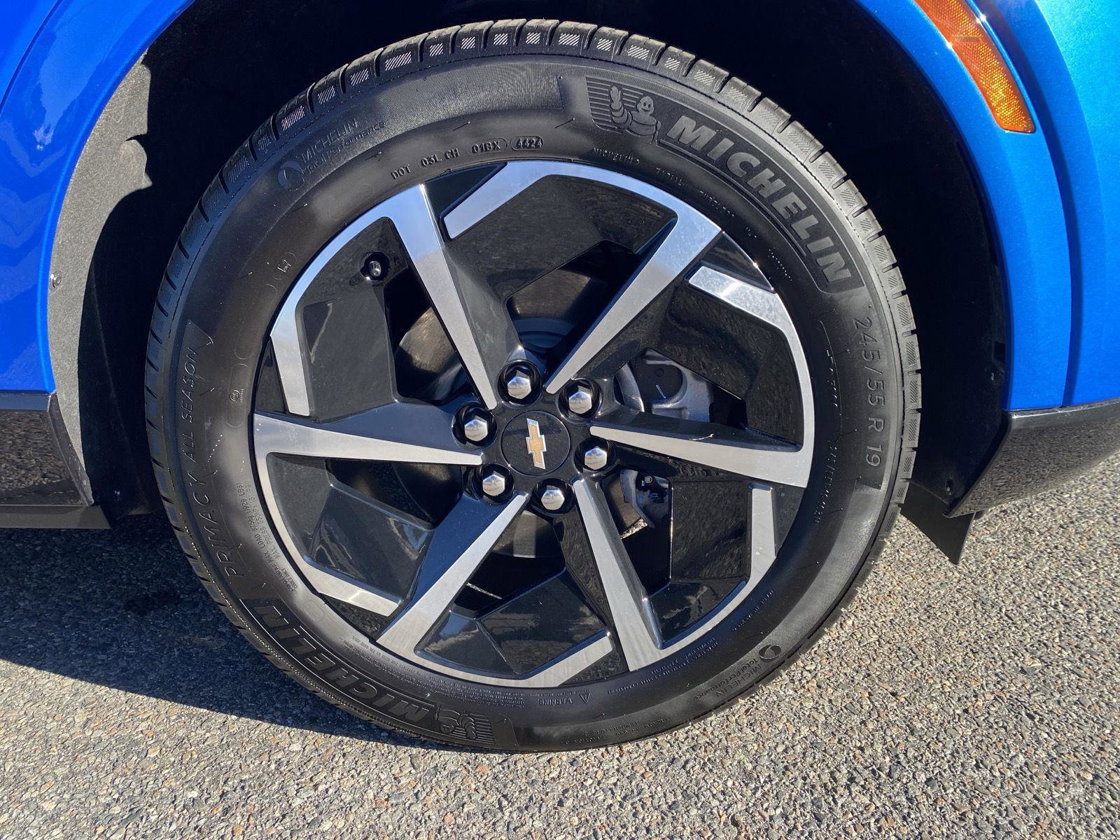 Used 2025 Chevrolet Equinox EV LT w/ Convenience Package image 9