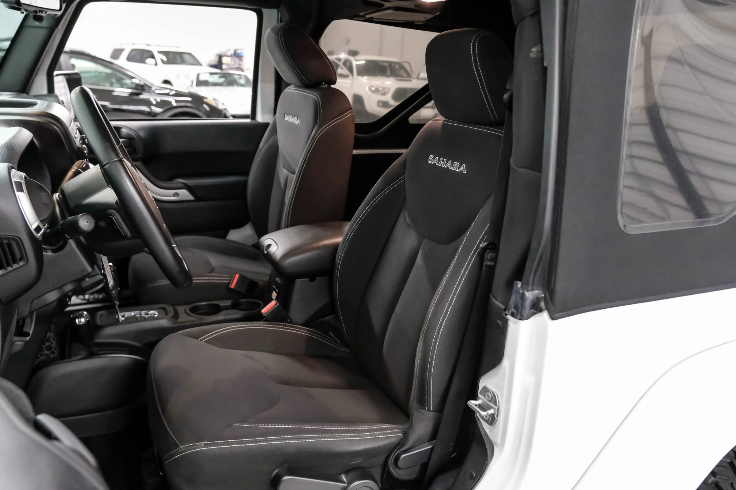 Used 2018 Jeep Wrangler Sahara w/ Connectivity Group AWD/4WD image 22