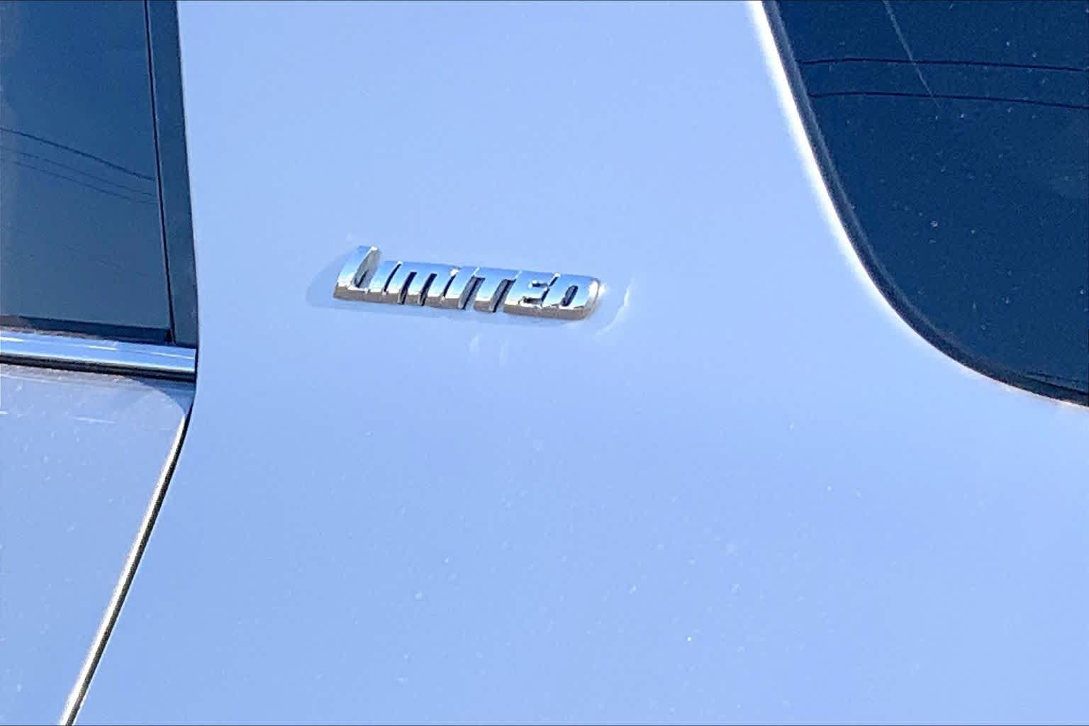 Used 2024 Toyota 4Runner Limited AWD/4WD image 10