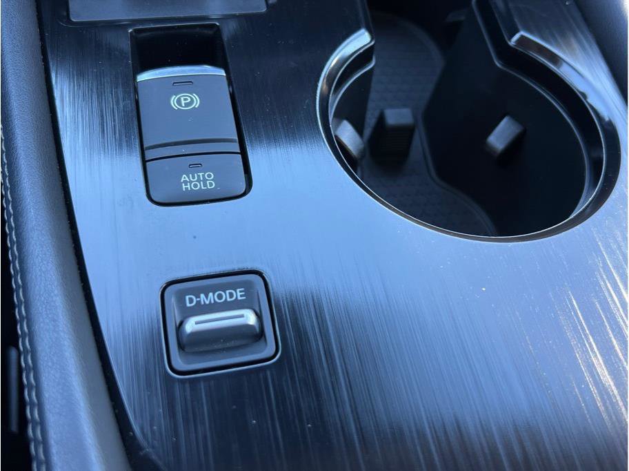 Used 2022 Nissan Rogue Platinum w/ Head-Up Display Package image 16