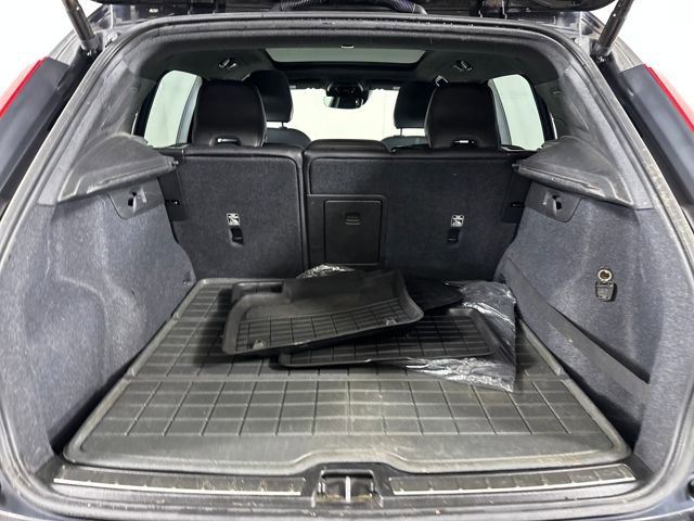 Used 2020 Volvo XC40 T5 R-Design w/ Protection Package Premier image 26