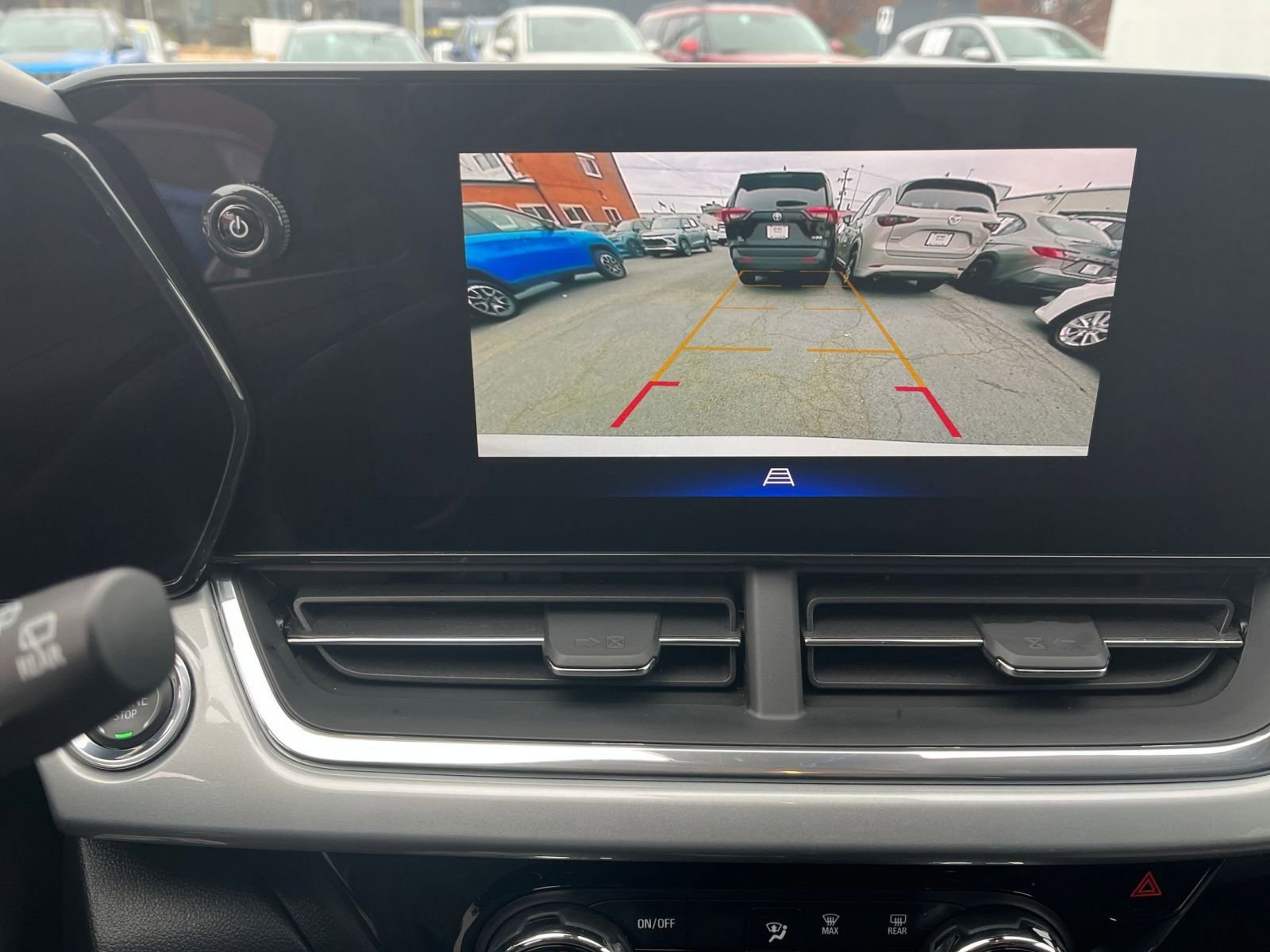 Used 2025 Chevrolet Trax LT image 17