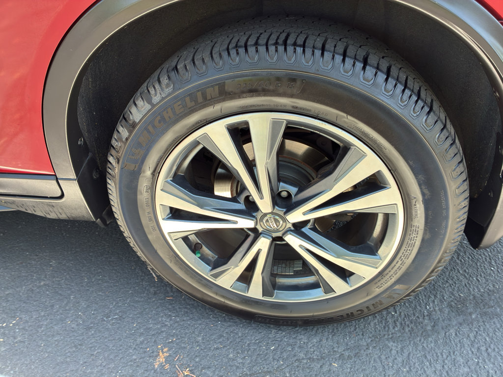 Used 2019 Nissan Rogue SV w/ Premium Package FWD image 11