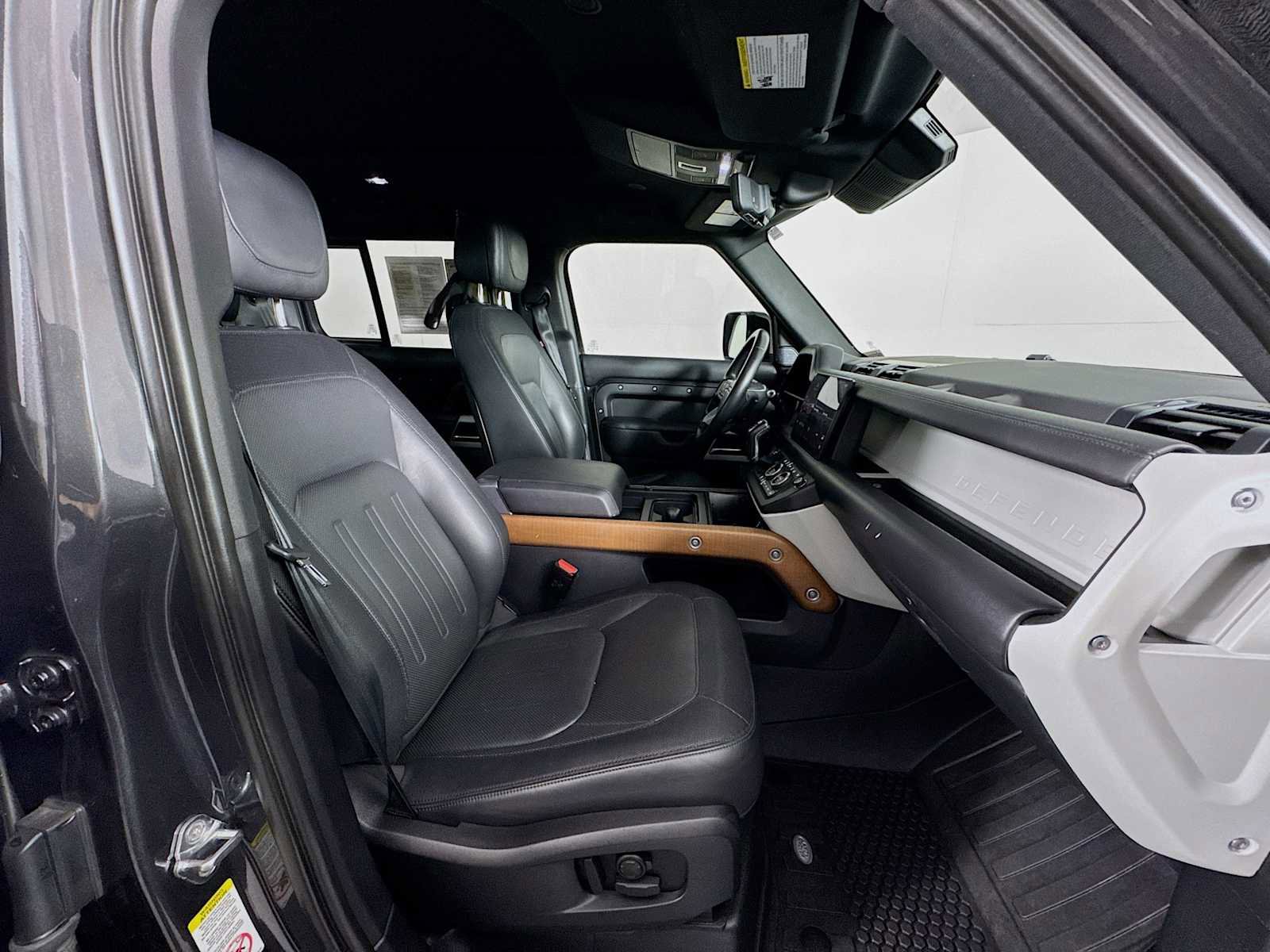 Certified 2022 Land Rover Defender 110 X-Dynamic HSE image 25