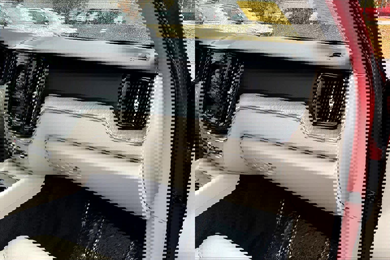 Certified 2023 Volvo XC60 B5 Plus w/ Climate Package image 17