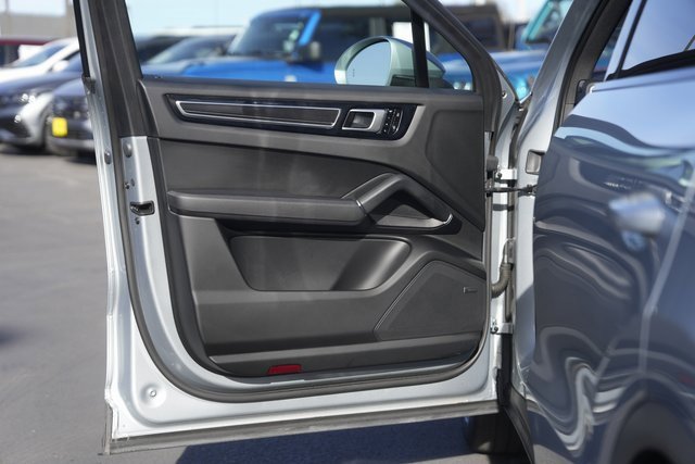 Used 2021 Porsche Cayenne image 30