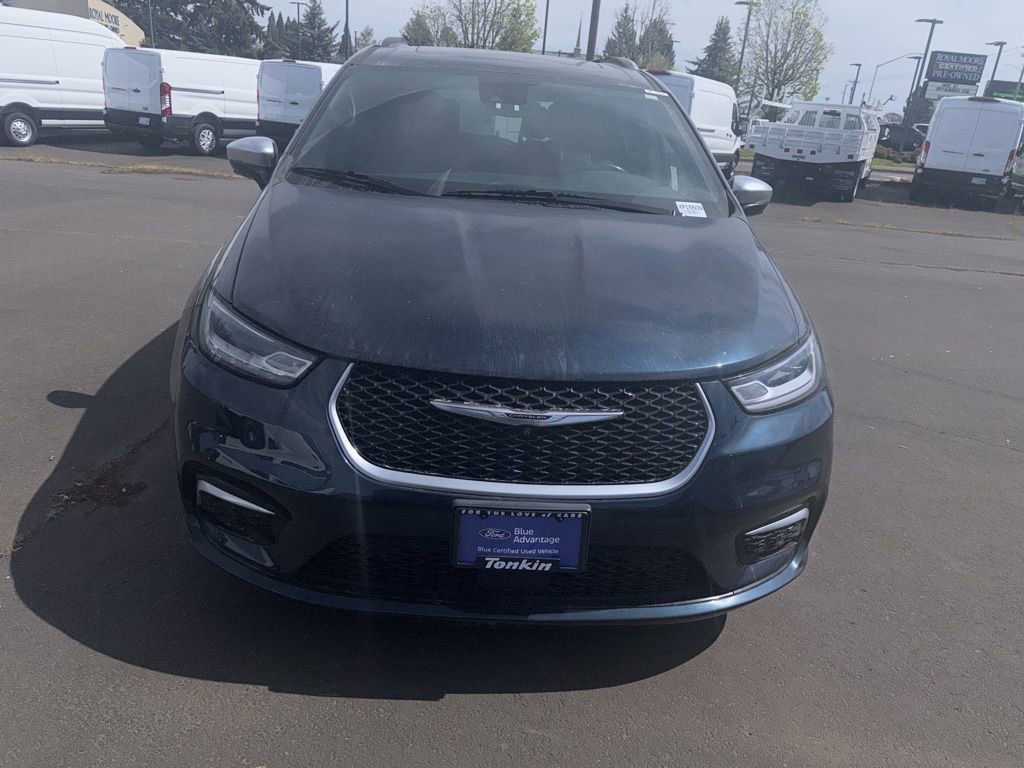 Used 2022 Chrysler Pacifica Pinnacle image 2