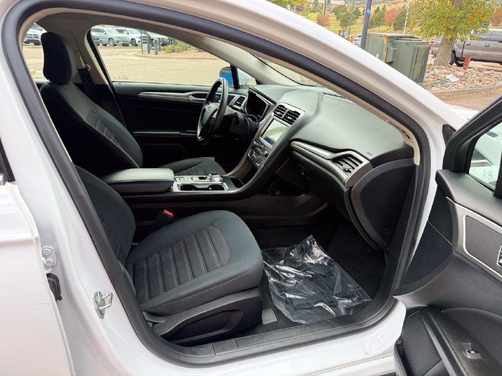 Used 2020 Ford Fusion SE FWD image 27