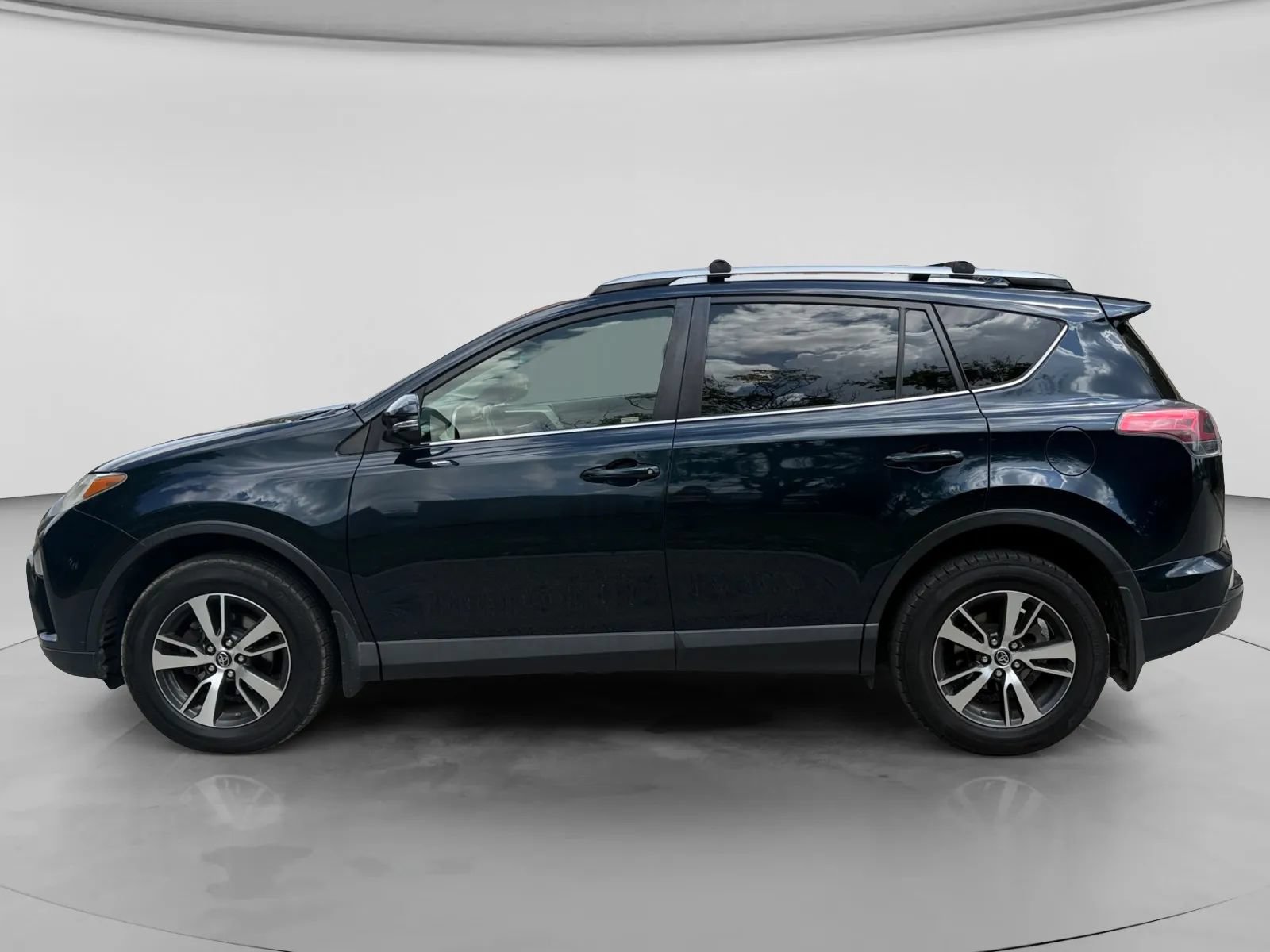 Used 2017 Toyota RAV4 XLE w/ Plus Special Value Package AWD/4WD image 2