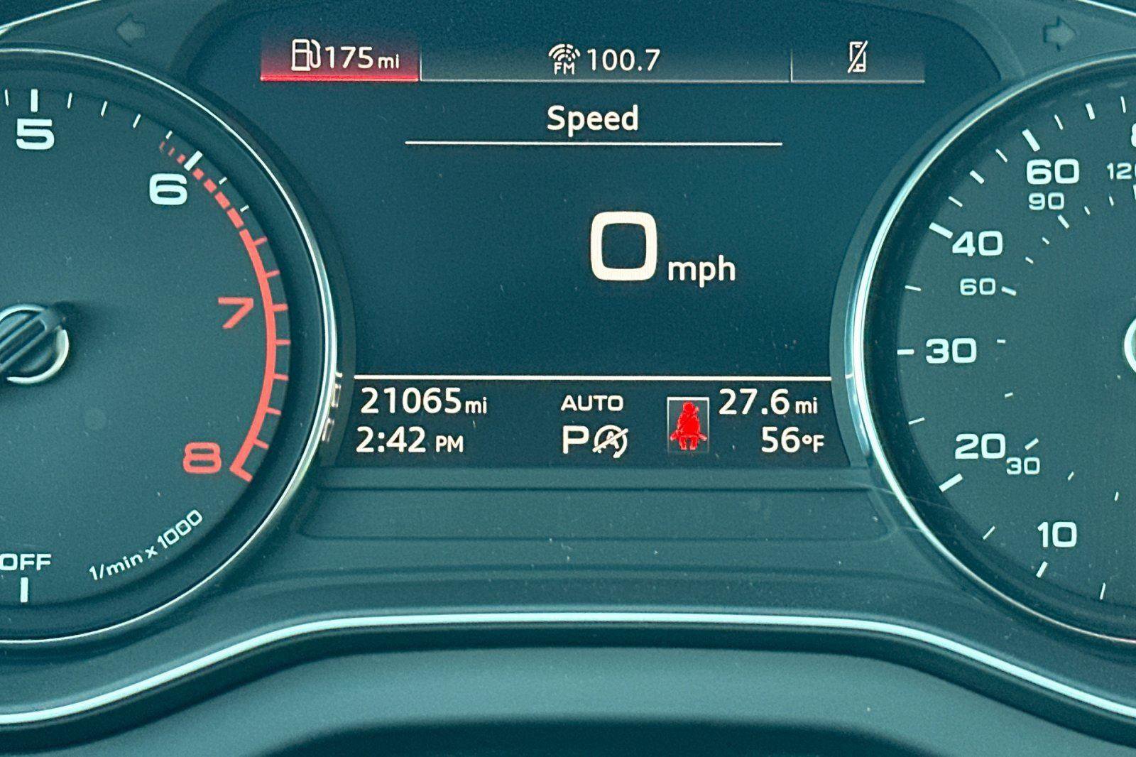 Used 2023 Audi Q5 Premium w/ Convenience Package image 27