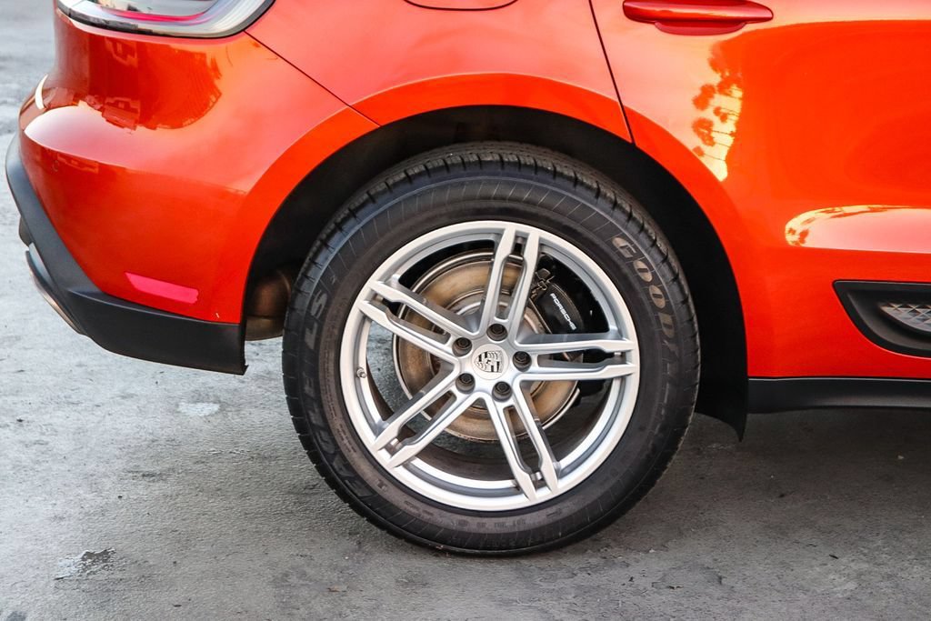 Used 2024 Porsche Macan AWD/4WD image 12