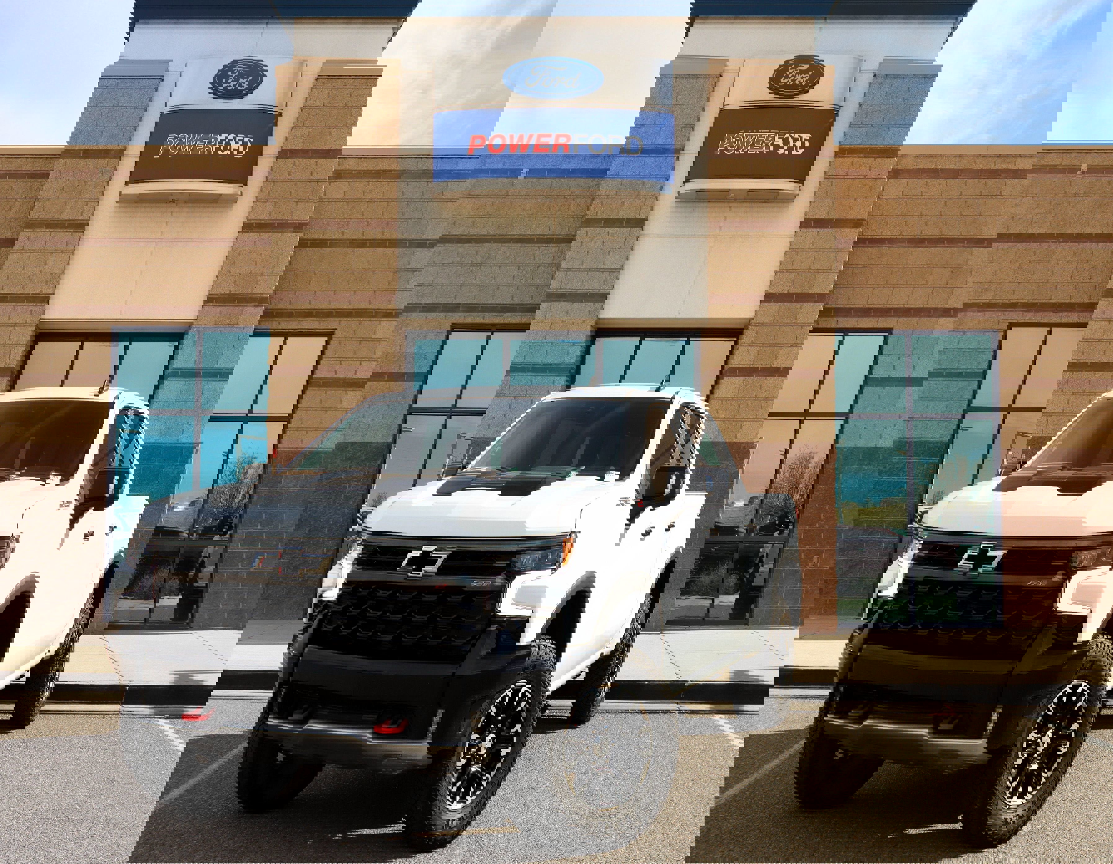 Used 2023 Chevrolet Silverado 1500 ZR2 w/ Technology Package image 2