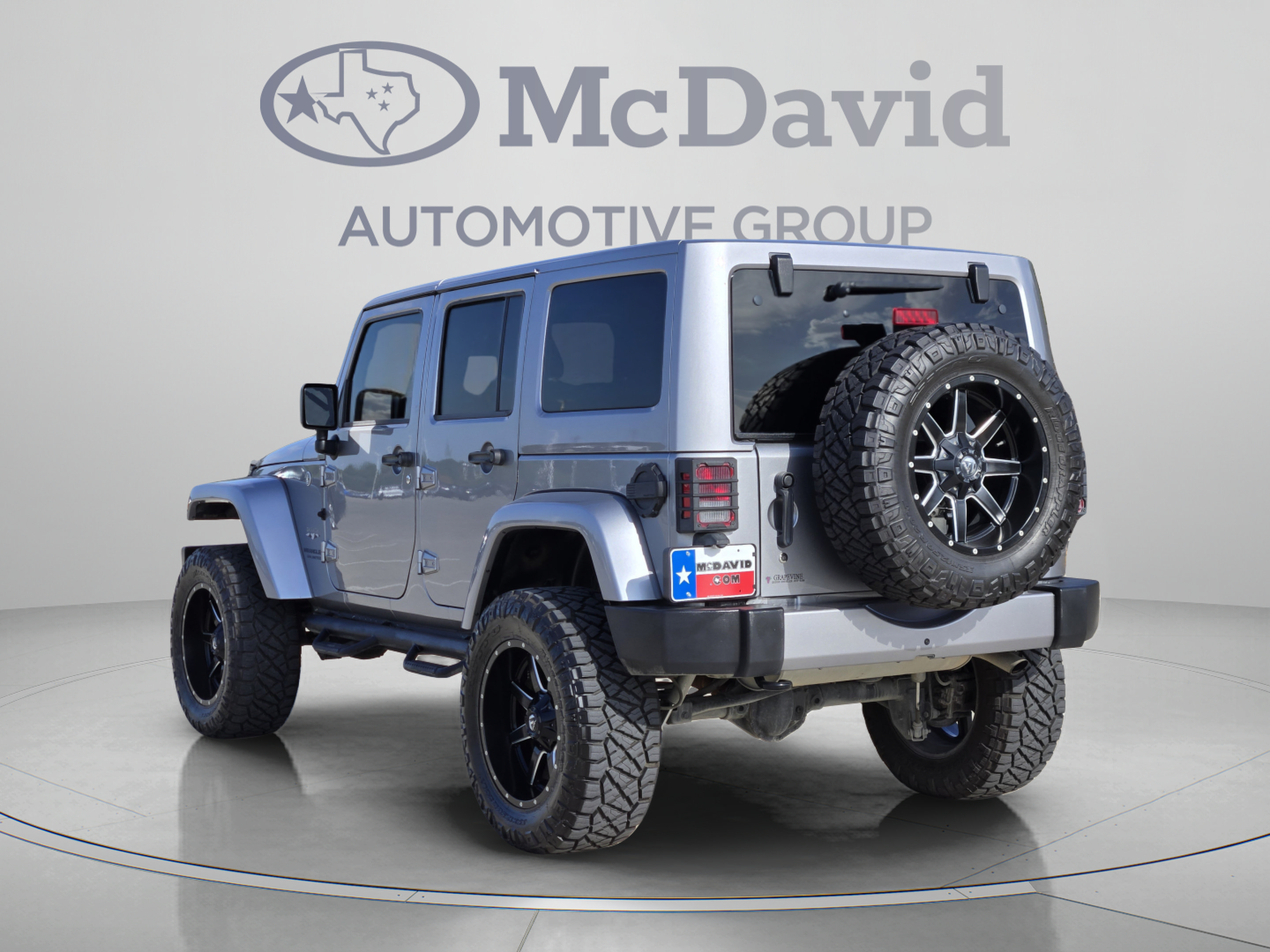 Used 2017 Jeep Wrangler Unlimited Sahara w/ Connectivity Group AWD/4WD image 4