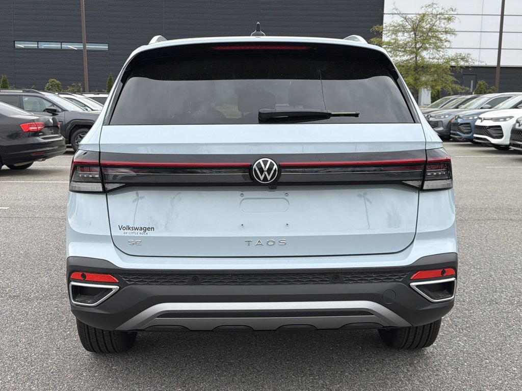New 2026 Volkswagen Taos SE image 4