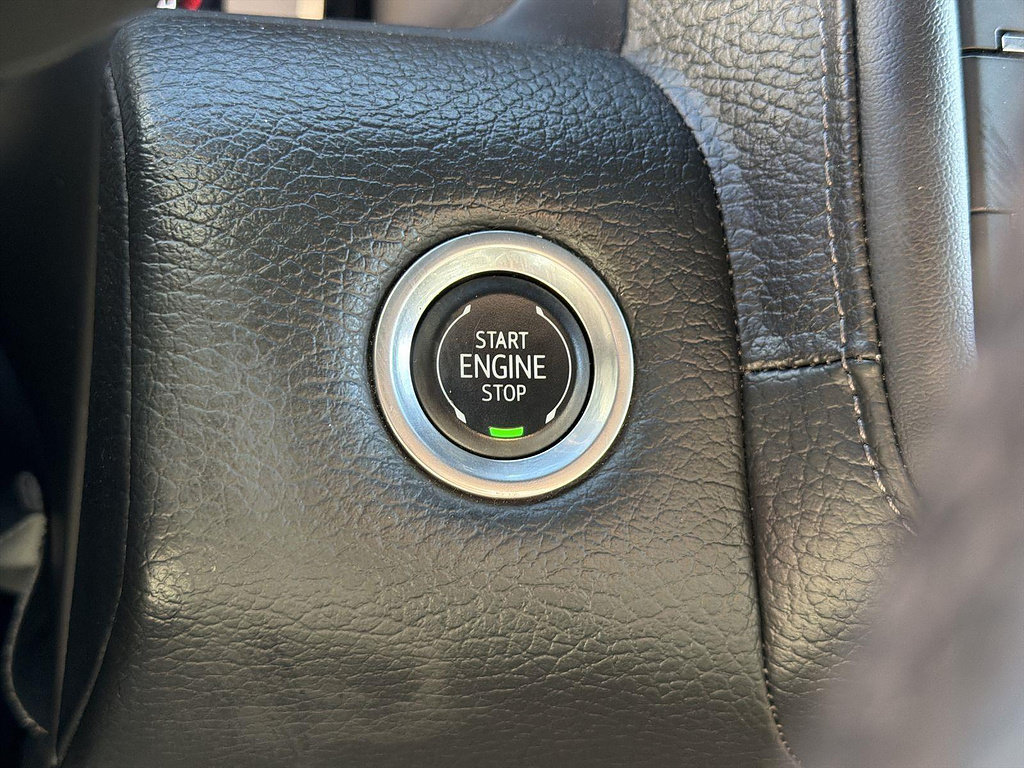 Used 2024 GMC Yukon Denali RWD image 16